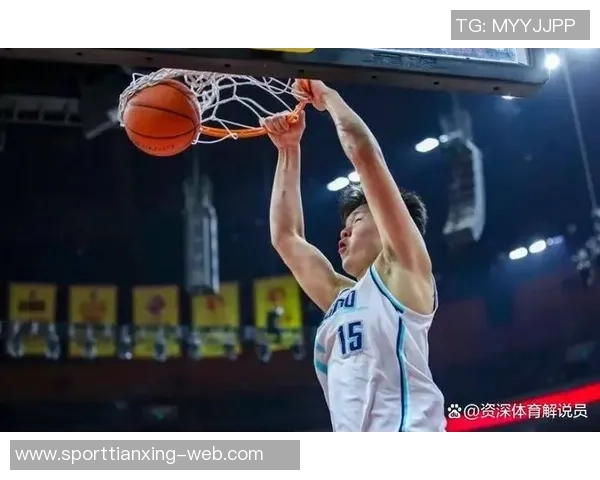 杨瀚森在比赛中掩护和传球速度较慢但节奏略快于克林根