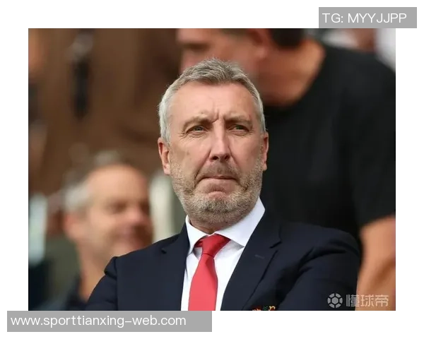 曼联总监威尔科克斯叫停马拉西亚转会计划引发关注 曼联总监威尔科克斯叫停马拉西亚转会计划引发关注